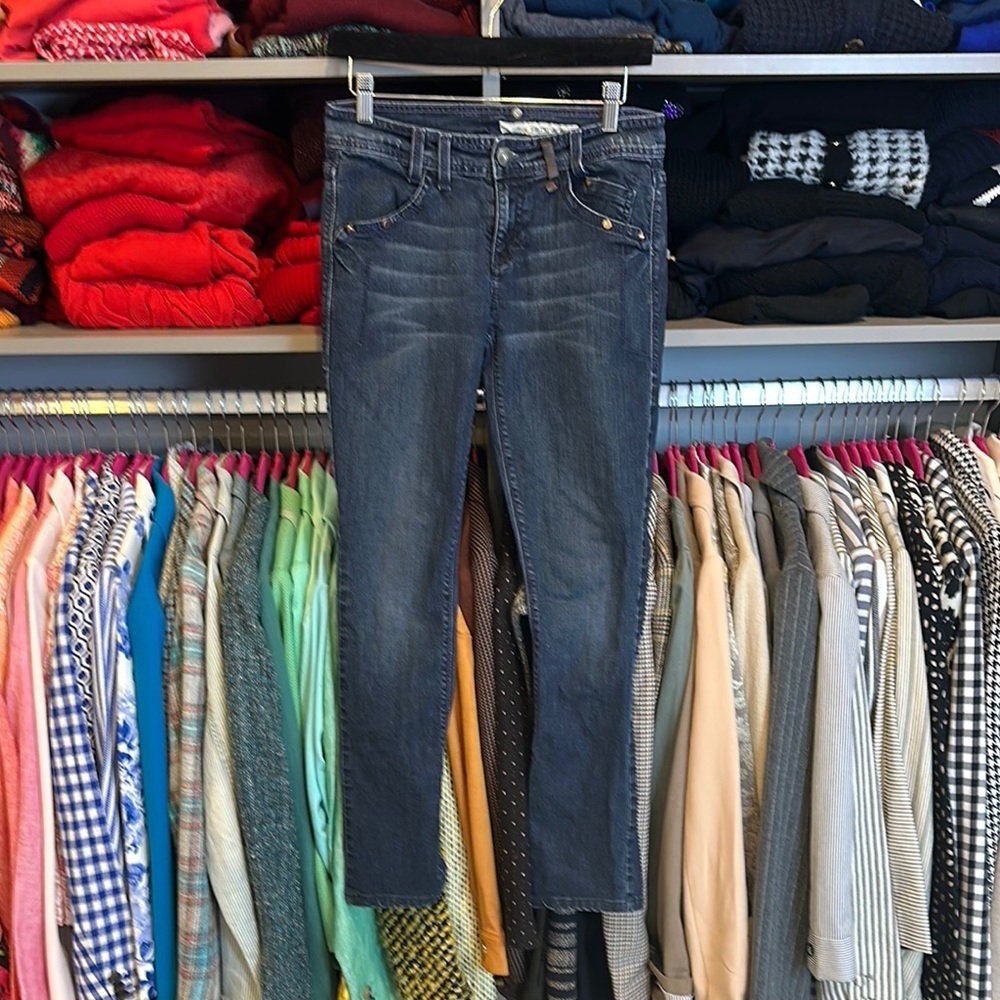DKNT blue back zipper pocket jeans size 4
